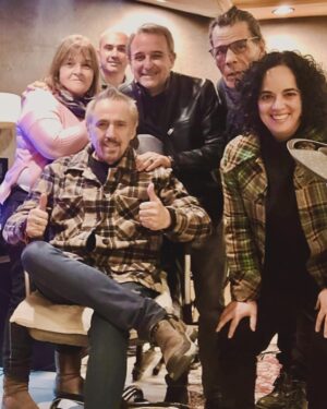 Alejandro Lerner Instagram - La vida siempre te da una de cal y otra de arena , en vista de la gira de Alejandro Lerner , por españa en octubre y organizada por nosotros ( @fivestarmanagementok ) , tuvimos una reunión en los estudios “LA MANO”, en Buenos Aires , propiedad de Alejandro, súper productiva, interesante y cercana , gracias a @alelernerok  y todo su equipo, Moni , javi ( @alfayajavier ) , caro (@caromaldonado_press ) , y kato (@kato7817 ) , por su hospitalidad y hacerme sentir como en casa , esperando octubre para divertirnos en españa 🇪🇸!!!