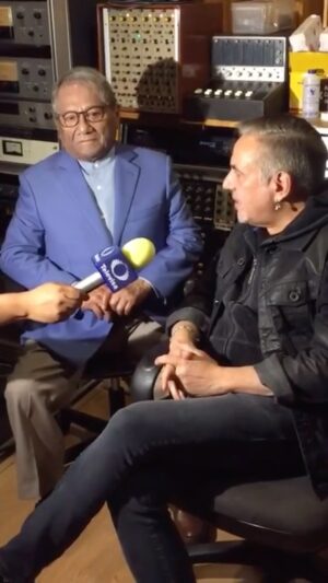 Alejandro Lerner Instagram - Como te extrañamos querido Amigo Maestro!!
Gracias Dios mio por el privilegio de haber estado compartiendo la vida la musica. Sos eterno!!!! Maestro Armando Manzanero!!!