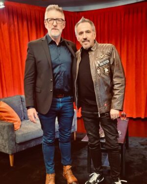 Alejandro Lerner Instagram - “Las personas somos frecuencia...” Te invito a ver esta hermosa entrevista que me hizo ayer @luisnovaresio ( muchas gracias por amabilidad y profesionalismo) y que salió ayer por @lanacionmas 

¿La vieron? ¿Qué les pareció? (Link en stories)