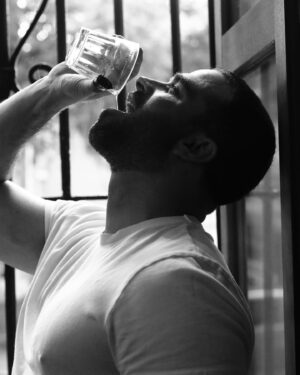 Alejandro Nones Instagram - Tomarme hasta la última gota…