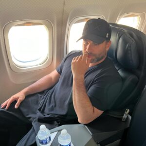 Alejandro Nones Instagram - Gracias Venezuela!!! Fueron, sin duda, de los días más especiales de mi vida. Me voy con el corazón lleno de amor y energía positiva (y con varios kilos de más 🐷). Los Amo total!!! Ya los extraño y espero volver pronto. No se olviden que los llevo siempre y que todo lo que hago lo hago con Venezuela en el corazón 🙏🏻❤️🙏🏻🙏🏻❤️❤️🇻🇪🇻🇪

Gracias al equipo @redairdo por su magnífica atención, en especial a Beatriz 🙏🏻❤️