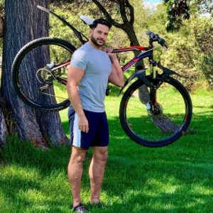 Alejandro Otero Instagram - Día mundial de la bicicleta!!! Cuantas rodadas con esta bebé y las que faltan!!! 🎉🎉🎉 y eso que aún no tengo la de ruta, ahí si no me verán en casa jajaja 🚴🏼‍♂️ #ilovetoridemybicycle