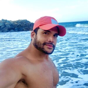 Alejandro Otero Instagram - #TBT en mi lugar favorito, junto al mar, creo que nunca había pasado tanto tiempo sin estar en una playa, ya va siendo hora de planear alguna escapada! Feliz jueves a tod@s!!!