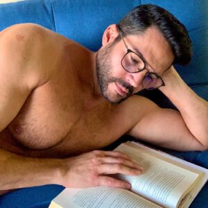 Alejandro Otero Instagram - Domingo de descansar, de hacer lo que más me gusta, o de no hacer nada en todo el día!!! Amo los domingos!!! Y ustedes que prefieren hacer los domingos? #sundayvibes #sundaymood☀️