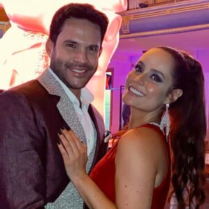 Alejandro Otero Instagram - Ayer en la premier de #palpito2 con grandes amigos, una noche para recordar 🫀Gracias @cmoproduccionessas @leonardopadron @anavitrola @clara_maria_ochoa @netflix @netflixlat @netflixcolombia