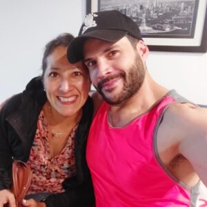 Alejandro Otero Instagram - Por esas amistades que duran toda la vida, que aguantan tiempo y distancia y permanecen intactas con el paso del tiempo, por esas personas que aunque no ves en años no pierdes conexión, nos conocimos a los 12, ya son 36 años de amistad y es como si aún estuviéramos en el Jesús Obrero…los años no cambian la esencia de quienes somos. Que bien me hizo verte amiga mía, mi amiga de siempre, de toda la vida!!! Te quiero inmenso @bevry25 ❤️#bestfriends #foreverfriends