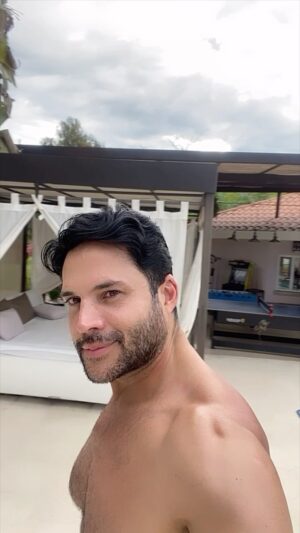 Alejandro Otero Instagram - Por esos momentos en los que podemos dejar atrás la rutina y recargarnos de buena energía! #vivalavida #carpediem