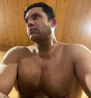 Alejandro Otero Instagram - Una amiga finlandesa me dijo una vez que uno se siente mejor y es más atractivo después de un rato en el sauna, obviamente ellos (los finlandeses) lo inventaron, y no se si lo segundo sea cierto pero lo primero definitivamente si, uno se siente mejor después de un rato acá! @clubbodytech #mereceslomejor