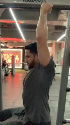 Alejandro Otero Instagram - Imparable! Así la cara del final haga dudar 🤣🤣🤣🤷🏻‍♂️💪🏼 @clubbodytech #mereceslomejor