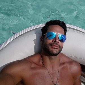 Alejandro Otero Instagram - #tbt  extrañando el mar de los siete colores