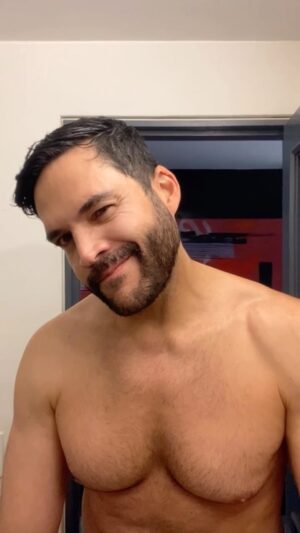 Alejandro Otero Instagram - Hora de un cambio de look después de más de 5 años con barba, ahora a acostumbrarme a verme sin ella otra vez, aún no me reconozco 🤦🏻‍♂️🤷🏻‍♂️🤣🤣🤣 #shave