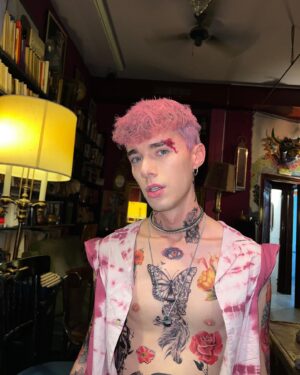 Alejandro Reina Instagram - ÚLTIMA HORA: Megan Fox y Machine Gun Kelly son pillados bajo estupefacientes en el centro de Madrid