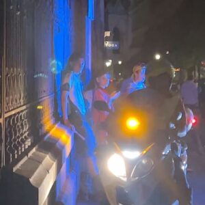 Alejandro Reina Instagram - A veces miro a mis padres y veo cosas tan bonitas, que lo primero que pienso es que ojalá toda la gente como yo tuviera la suerte de haberse criado en una casa llena de libertad, amor y sin prejuicios. 
Me siento súper orgulloso de quién soy pero sobre todo orgulloso de mi familia y la gente que me rodea... Ojalá todo mundo pudiera verlo, la gente seria mucho más feliz. 
Feliz Orgullo, nos vemos en las urnas🏳️‍🌈🏳️‍⚧️
