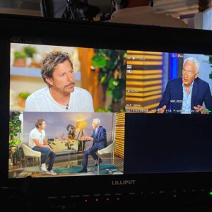 Alejandro Riaño Instagram - Siempre he seguido el trabajo @jorgeramosnews  y ha sido de gran inspiración para mi proyecto de Juanpis, admiración total por el trabajo que realiza Jorge desde hace años. En esta gira de medios por Miami para mi show de este 19 de agosto, realmente estaba pendiente de este momento, estaba bastante nervioso, preguntaba todo acerca de ese momento que iba a vivir. El fue completamente generoso, y me sorprendió que supiera tanto del trabajo que he venido haciendo con Juanpis desde hace más de 6 años. Desde que nos contactaron para hacer la entrevista, simplemente no lo podía creer. Es muy necesario y sobretodo por estos días, poder hablar con absoluta libertad y franqueza para denunciar a quienes tanto daño nos han hecho desde siempre. Nuevamente, gracias Jorge.

Debo aceptar que estaba cagado del susto. Jajajjajajja