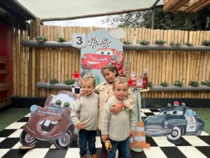 Alejandro Riaño Instagram - Feliz cumpleaños a los amores de mi vida Agustín y Antonio.

¡LOS AMO!