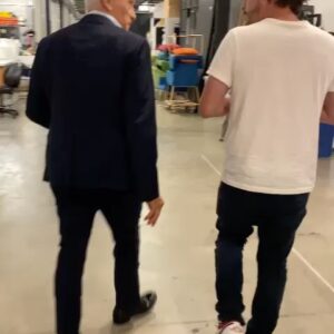 Alejandro Riaño Instagram - Siempre he seguido el trabajo @jorgeramosnews  y ha sido de gran inspiración para mi proyecto de Juanpis, admiración total por el trabajo que realiza Jorge desde hace años. En esta gira de medios por Miami para mi show de este 19 de agosto, realmente estaba pendiente de este momento, estaba bastante nervioso, preguntaba todo acerca de ese momento que iba a vivir. El fue completamente generoso, y me sorprendió que supiera tanto del trabajo que he venido haciendo con Juanpis desde hace más de 6 años. Desde que nos contactaron para hacer la entrevista, simplemente no lo podía creer. Es muy necesario y sobretodo por estos días, poder hablar con absoluta libertad y franqueza para denunciar a quienes tanto daño nos han hecho desde siempre. Nuevamente, gracias Jorge.

Debo aceptar que estaba cagado del susto. Jajajjajajja