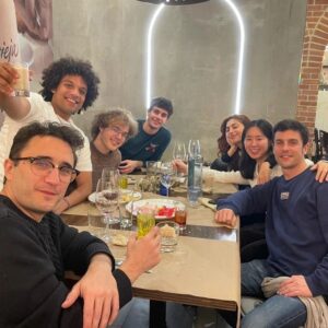 Alejo Sauras Instagram - Y abajo el telón.... Han sido cerca de 80 representaciones, donde en cada una de ellas nos hemos dejado el corazón en el escenario. Gracias infinitas a tod@s los que habeis venido a vernos y a vivir ésta maravillosa aventura con nosotr@s y que cada día nos habéis arropado con vuestros aplausos dando sentido a nuestro trabajo.

Gracias a tod@s los que de una forma o de otra, antes o después, habéis formado parte de esta compañía irrepetible....

Gracias @pacobezerra por haber escrito este texto tan bonito y por hacerme sentir que era mío...

Y GRACIAS @luisluquecabrera por tu regalo, por creer en mí con los ojos cerrados, por enseñarme a ser lo que yo quiera, por cambiarme la vida...

#edipoatravesdelasllamas 
@teatroespanol_madrid 
@pentacionespectaculos 
@festivaldemerida