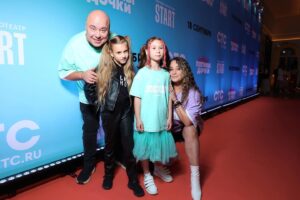Aleksandr Breslavskiy Instagram - На премьере фильма «Новые папины дочки» с @jockerschool