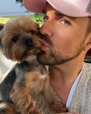 Aleksandr Panayotov Instagram - Самый любимый кулич 😂🐶❤️