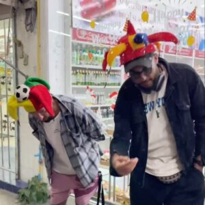 Aleksandr Ptashenchuk Instagram - За 2 недели в Тае начал подзабывать родной язык.

Накидайте слов в комменты, плиз)

dress: SKOMOROHI
