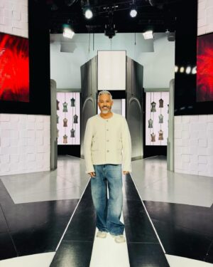 Aleksandr Rogov Instagram - Смотрите завтра в 9:20 свежий «Модный Приговор» на Первом со мной в роли ведущего! ❤️ @modniy.tv