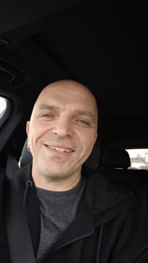 Aleksandr Shoua Instagram - Друзья! Благодаря вашей поддержке песня «Притяжение» теперь не только в трендах Инстаграм, но и играет на радио! 

Спасибо вам большое.

#непара #притяжение