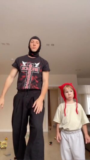 Aleksandr Shuliko Instagram - У кого лучше танец?