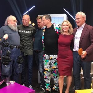 Aleksandr Timartsev Instagram - Давно являюсь фанатом великого ума Анатолия Александровича. Вчера судьба соблаговолила выпить с этим прекрасным человеком. 
#Онотоле #рядомснимтытупой #выложитевсёизкарманов #каконпроходитметаллодетекторы