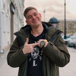 Aleksandr Timartsev Instagram - Все меньше времени остается до релиза альбома!

На мне Часы Diesel, покупал в @alltimeru