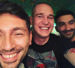 Aleksandr Timartsev Instagram - Никогда так не делал, но так душевно сейчас. С днем рождения, дорогой Андрей Резников! Вперед к новым рекордам!#твойЧеткийДругСталМутным #41 #водкаПельмешкиГруздиСиськи #