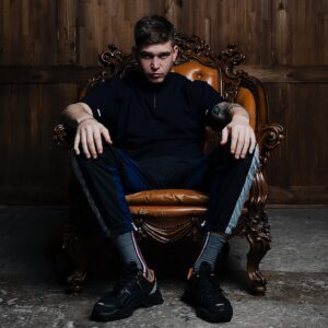 Aleksandr Timartsev Instagram - Абсолютно не понимаю чем сейчас заниматься. Есть куча свободного времени, которое я занимаю бесполезными делами, лишь бы делать что-либо. Сторонние проекты позволяют держаться на плаву, но не более того. Финансовая ситуация неплохая, но для погашения долгов за дом нужны совсем другие деньги. Если сейчас я продам дом- я проиграл, я предал мечту. Если я устроюсь на работу, я больше никогда не вернусь в игру, не оплачу долг за дом и потеряю всё, к чему шел. Поэтому буду просто ждать и продолжать думать. До сих пор не пришло никакой крутой идеи, но бешеное желание работать над чем-то крутым меня не оставляет. Будь что будет.
А сейчас время поблагодарить вас за теплые слова и отличное настроение, которым мы с вами обмениваемся. Впереди нас ждут большие победы, нужно только подождать! #КорольНеСдается