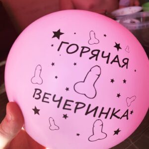 Aleksandr Timartsev Instagram - Консьержка подарила детям шарик. Люблю ее)
#заблочат #теперь #нуихуй #сним