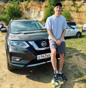 Aleksandr Zhuravlyov Instagram - Пока немного путешествую по ближайшему Подмосковью и хочу вам рассказать, что когда я был в Англии, снял сразу 2 выпуска шоу #НАВЕЗД 😃
⠀
Первый про «Ливерпуль» скоро соберёт полмиллиона просмотров. А второй будет про «Тоттенхэм» и выйдет в середине августа, сейчас заканчиваем монтаж. И честно скажу, арена шпор - лучший и самый современный стадион, на котором я был. В общем, ждите)
⠀
И напишите, кстати, про какой клуб сделать следующий выпуск. Про все большие топ-команды из Европы (кроме ПСЖ) мы уже сняли. А какой стадион небольшого клуба вам был бы интересен?