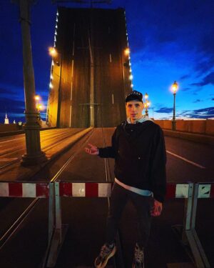 Aleksandr Zhuravlyov Instagram - Когда не успел переехать на свою сторону до разведения мостов) #питер