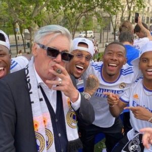 Aleksandr Zhuravlyov Instagram - Что ни говорите, но у них магия в ЛЧ! Это невозможно объяснить!!!
⠀
Реал великолепен! Именно Реал сделал нынешнюю Лигу Чемпионов одной из лучших за все времена. После каждой стадии плей-офф я думал, что лучший матч розыгрыша уже проведен, но Реал в следующей стадии выдавал еще более безумные матчи!
⠀
Сначала прошли ПСЖ с общим счетом 3:2, было классно, эмоционально, мощно. Потом прошли Челси с общим счетом 5:4, было еще круче, лучше уже быть не может! Но сейчас выбили Мансити с общим счетом 6:5! Что это за блокбастер!? Сценаристы Марвела сказали бы, что это слишком фантастично.
⠀
Три сильнейших соперника пройдены, а в финале еще ждет Ливерпуль - можно смело говорить, что у Реала самый сложный путь к трофею. В каждой стадии им попадался чуть ли не самый сильный соперник, именно их матчи в каждой стадии были самыми долгожданными. И они каждый раз оправдывали ожидания!
⠀
Команда, которая может привезти в обороне, но так классно играет в атаке и так безукоризненно реализует, что в их игру влюбляешься, даже понимая, что она далеко не идеальная. Сегодня я окончательно понял, я ненавижу футбол без ошибок и не люблю футбол с замысловатыми схемами!
⠀
Настоящие эмоции вызывает вот такой футбол, как у Реала в нынешней ЛЧ. Этот Реал делает шоу. Возможно, лучшее футбольное шоу последних лет! #реал #манситии#лч #лигачемпионов