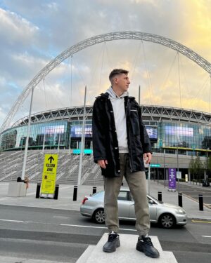 Aleksandr Zhuravlyov Instagram - Приехал тут поснимать футбол на недельку… #london