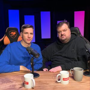 Aleksandr Zhuravlyov Instagram - Второй день подряд не по себе. Если честно, я никогда особо не понимал, почему такая глыба, как Василий Уткин, так тепло ко мне относится. Возможно, ему нравилось, что я себя сделал сам на независимой площадке, и он это уважал. Возможно, почему-то еще.
⠀
Первый раз мы познакомились с Василием в 2018 году, когда снимали «изичеллендж» и пригласили его с парнями из «Эгриси». Помню многие говорили, что у Василия сложный характер. Но в тот момент я этого вообще не почувствовал. После этого стали общаться. Нечасто, но довольно откровенно.
⠀
Уже тогда я видел, как Василий горит проектом «Эгриси». Мне это было не совсем понятно. Я думал, такая величина, как Василий Уткин, который изменил и во многом построил спортивную журналистику в России, столько времени и сил тратит на проект любительской команды. Зачем? Хотя он же параллельно создавал такие громкие инфоповоды в журналистике, формировал такие мнения, что они меняли массовое общественное сознание.
⠀
Только со временем я понял, что для Василия команда была чем-то родным и личным. Она не была работой. В том числе поэтому я старался ему помочь в этом.
⠀
Помню, как он мне подарил футболку «Эгриси» с моей фамилией. Как Василий снялся у нас в «5 причинах». Как потом несколько раз на студии и в барах я комментировали с Василием разные матчи. Это было для меня очень волнительно. Но рядом с ним я видел, как прогрессировал. Он был ориентиром. А еще он всегда был максимально честным, принципиальным.
⠀
В начале этого сезона Василий сказал, что у меня есть перспектива в комментарии и предлагал снова что-то прокомментировать. Но никак не совпадали графики…
⠀
Только сейчас я понимаю, что потерял человека, которому абсолютно доверял, как в профессии, так и в жизни. И советов которого мне будет очень не хватать.
⠀
Спасибо за все, Василий! Ваше наследие будет жить всегда…