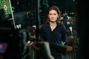 Aleksandra Muratova Instagram - Ученые доказали:
- если ваш IQ > 120, то сегодня вам точно понравится в 23.00 Женский стендап на ТНТ. Вам будет очень очень смешно.
- Если 100<IQ<120, вам будет очень смешно.
- если ваш  IQ < 100, то 23.00 это 11 вечера.
#женскийстендап 
фото: @maria.artos