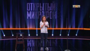 Aleksandra Muratova Instagram - И не важно, что на этом фото не все хорошо получились. Я просто хочу сказать - спасибо каждому, кто за кадром. Большое спасибо. #ОткрытыйМикрофон #ТНТ #командаЮлииАхмедовой