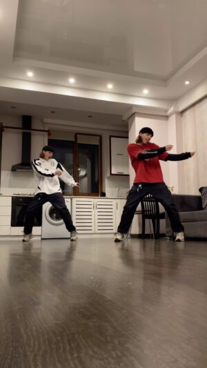 Aleksey Kuzmin Instagram - Возвращаю вам 2010 а 
спонсор моего прикида как всегда @prosto_streetwear 🧡