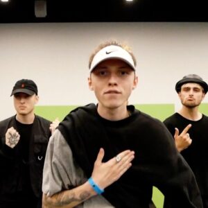 Aleksey Kuzmin Instagram - 🎶 @sayonaraboy 
Хорео @alekseyfly @deckiknights @denisbowkun @drama___kings 
Пиши в комент если я в драма Кингс хуйня и мой путь лёгок и смешон)
