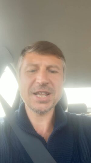 Aleksey Yagudin Instagram - Хорошего настроения на выходные!!! 
Улыбайтесь почаще 😀 
🐾 🐾 🐾