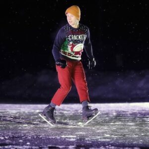 Aleksey Yagudin Instagram - Оказывается, есть такой праздник: «День Фигурного Катания» ⛸️ Это было вчера, а сегодня - «День Ледовара» 🧊 
Лёд для фигуриста - жизнь! 
Ну что же, с праздником 🥳🥳🥳 
#деньфигурнонокатания #деньледовара