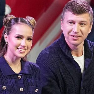 Aleksey Yagudin Instagram - Прекрасно поработали 🎤 🫡 
@azagitova 
#чемпионатроссиипопрыжкам #загитова