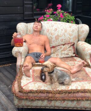 Aleksey Yagudin Instagram - Лепота… 😎
☀️ 🥤 🐕 🌷