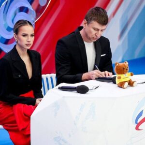 Aleksey Yagudin Instagram - Прекрасно поработали 🎤 🫡 
@azagitova 
#чемпионатроссиипопрыжкам #загитова