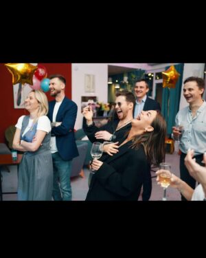 Alena Kolomina Instagram - Мой День🎂🌺 Рождения 28 марта прошел так, как мне хотелось❤️: в любви, добре, благодарности, объятиях и признаниях в любви. Я хочу, чтобы этот свет я сохранила на целый год! Спасибо, я так благодарна!