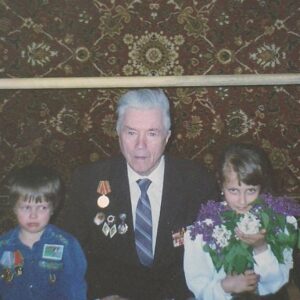 Alena Kolomina Instagram - Наш Ветеран-Коломин Виктор Михайлович. Призван в феврале 1942 года. После окончания военно-ветеринарной фельдшерской школы работал начальником эвакуационного отдела, который обслуживал соединения и часть усиления 102-го СК Армии. Медаль «За освобождение Праги»Медаль «За победу над Германией в Великой Отечественной войне 1941–1945 гг.» Гордимся! С Великим праздником!