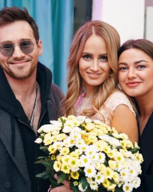 Alena Kolomina Instagram - Мой День🎂🌺 Рождения 28 марта прошел так, как мне хотелось❤️: в любви, добре, благодарности, объятиях и признаниях в любви. Я хочу, чтобы этот свет я сохранила на целый год! Спасибо, я так благодарна!