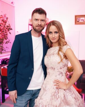 Alena Kolomina Instagram - Мой День🎂🌺 Рождения 28 марта прошел так, как мне хотелось❤️: в любви, добре, благодарности, объятиях и признаниях в любви. Я хочу, чтобы этот свет я сохранила на целый год! Спасибо, я так благодарна!